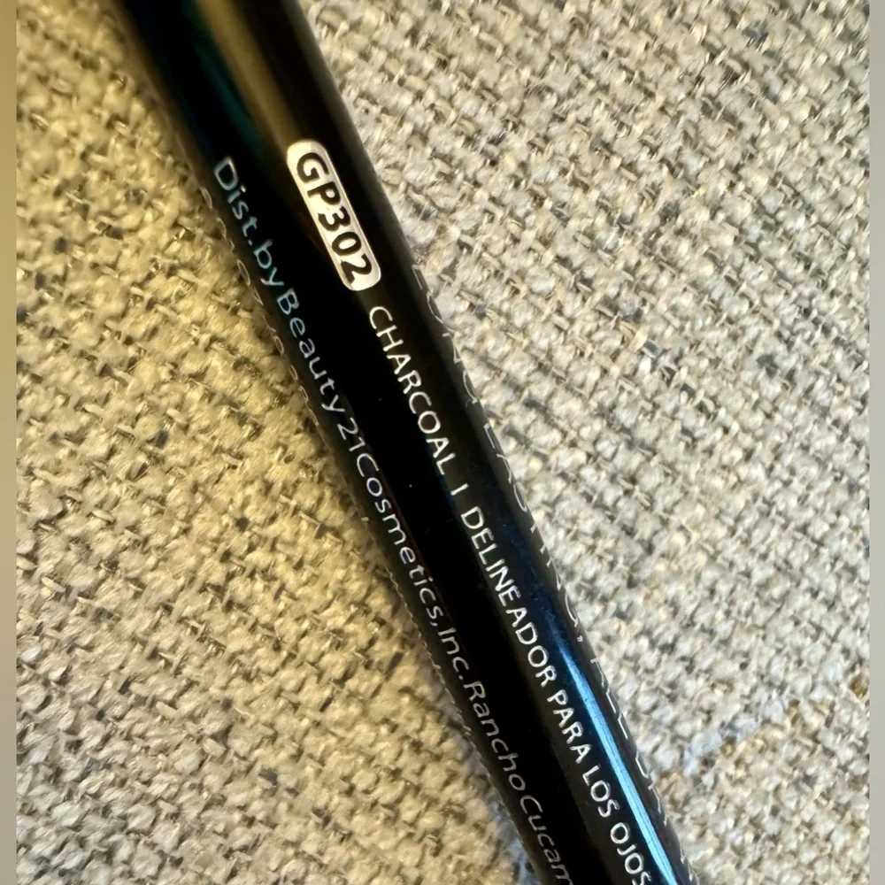 L.A. Girl Endless Semi-Permanent Auto Eyeliner - Charcoal